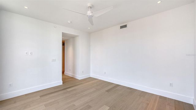253 GOLDEN GATE POINT 401, Sarasota, FL 34236