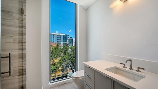 253 GOLDEN GATE POINT 401, Sarasota, FL 34236