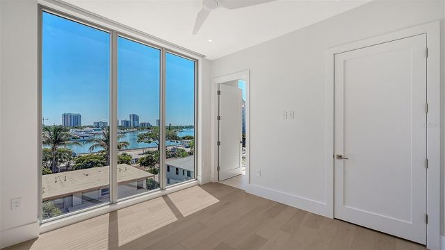 253 GOLDEN GATE POINT 401, Sarasota, FL 34236