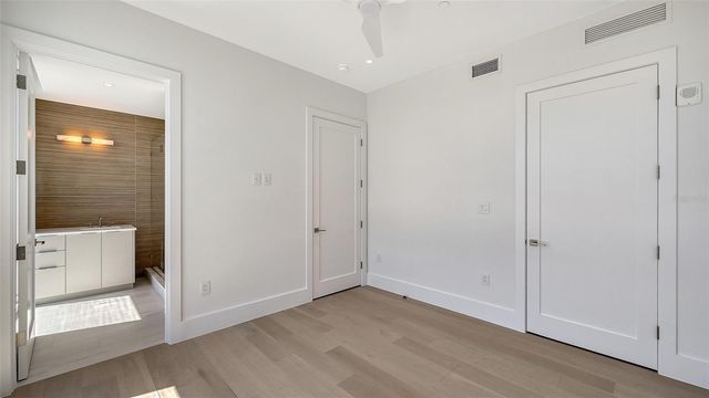 253 GOLDEN GATE POINT 401, Sarasota, FL 34236