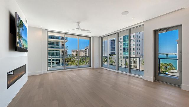 253 GOLDEN GATE POINT 401, Sarasota, FL 34236