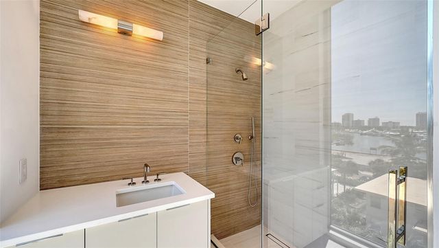253 GOLDEN GATE POINT 401, Sarasota, FL 34236