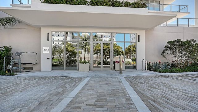 253 GOLDEN GATE POINT 401, Sarasota, FL 34236