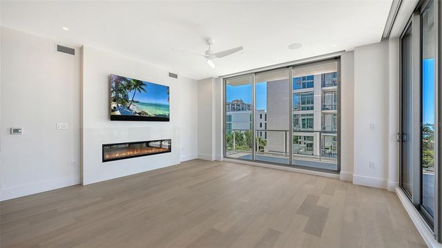 253 GOLDEN GATE POINT 401, Sarasota, FL 34236