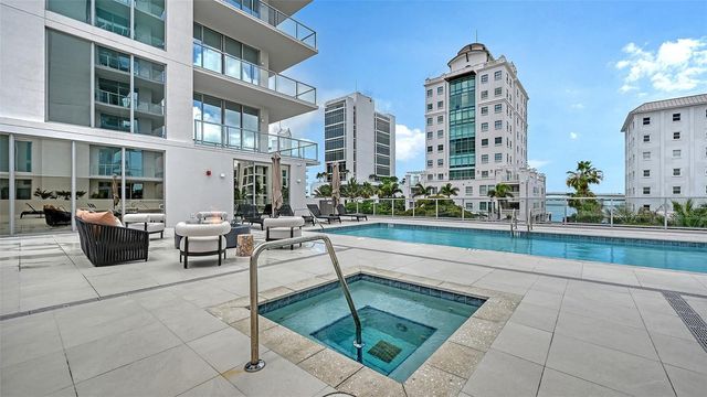 253 GOLDEN GATE POINT 401, Sarasota, FL 34236