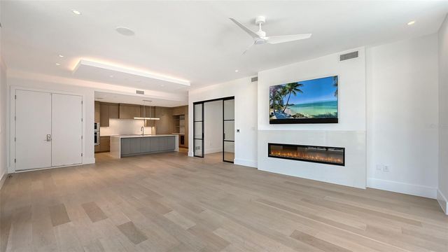 253 GOLDEN GATE POINT 401, Sarasota, FL 34236