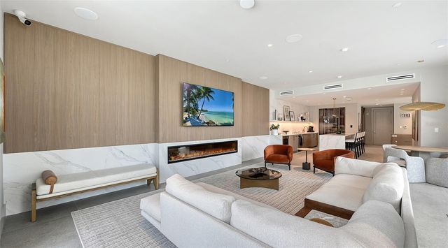 253 GOLDEN GATE POINT 401, Sarasota, FL 34236
