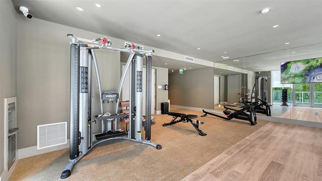 253 GOLDEN GATE POINT 401, Sarasota, FL 34236