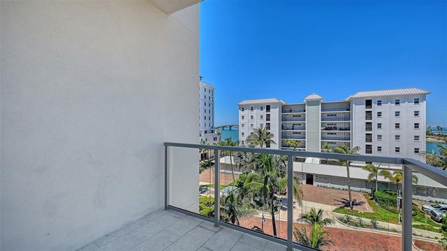253 GOLDEN GATE POINT 401, Sarasota, FL 34236