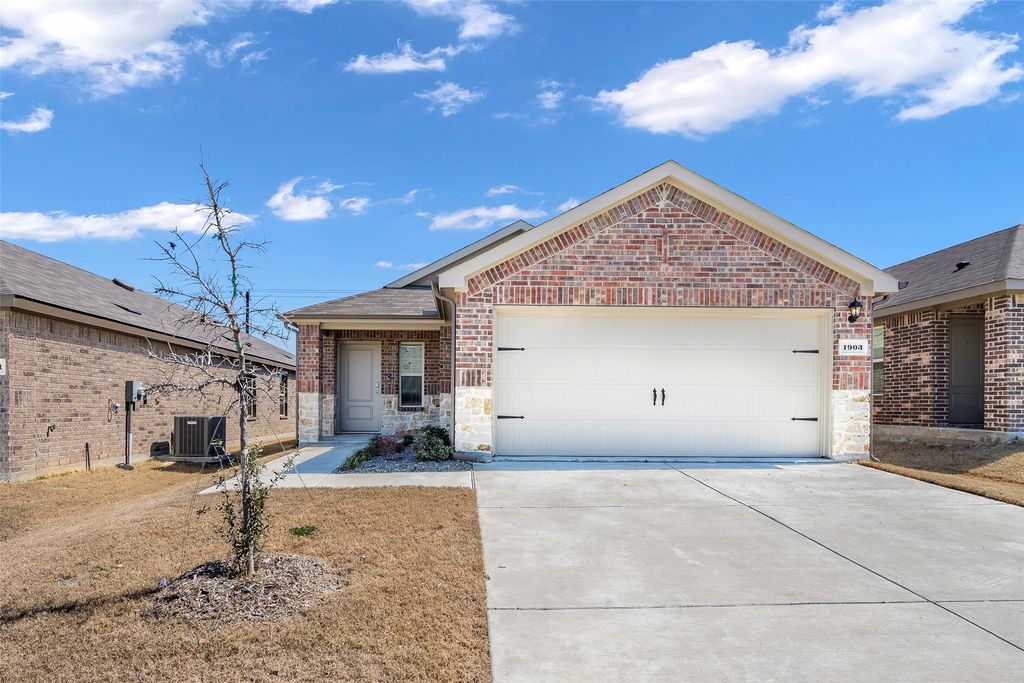 1903 Feeder Way, Royse City, TX 75189