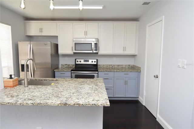 8621 FANCY FINCH DRIVE 201, Tampa, FL 33614