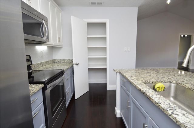 8621 FANCY FINCH DRIVE 201, Tampa, FL 33614
