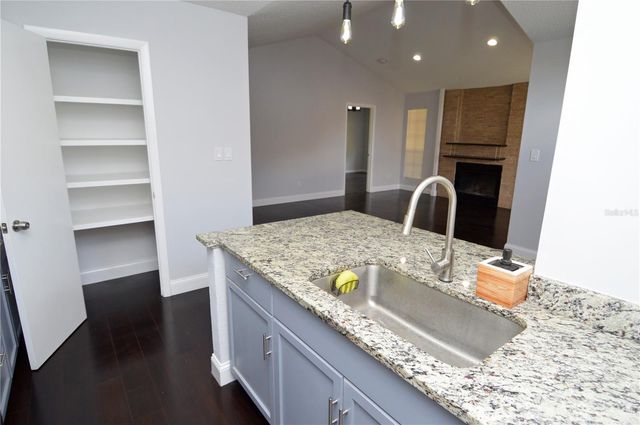 8621 FANCY FINCH DRIVE 201, Tampa, FL 33614