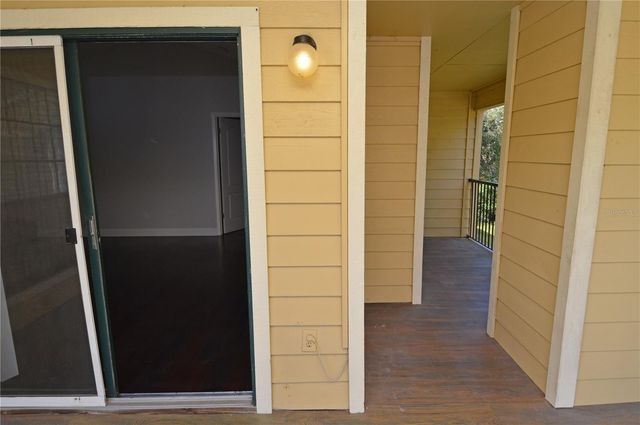 8621 FANCY FINCH DRIVE 201, Tampa, FL 33614