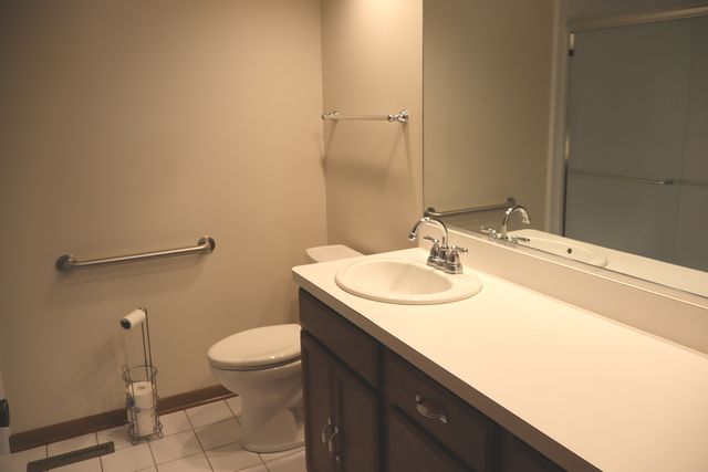 10551 EAGLE RIDGE Drive 127, Orland Park, IL 60467