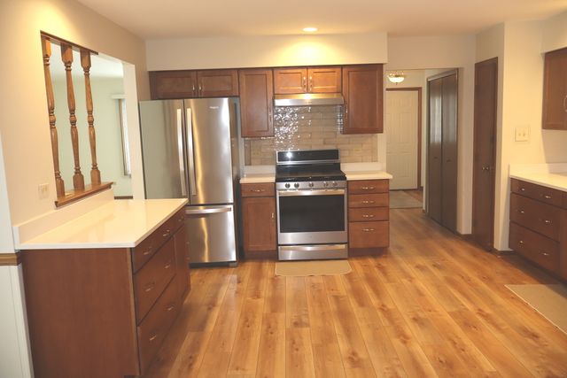 10551 EAGLE RIDGE Drive 127, Orland Park, IL 60467