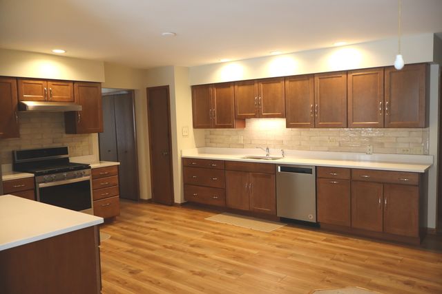 10551 EAGLE RIDGE Drive 127, Orland Park, IL 60467