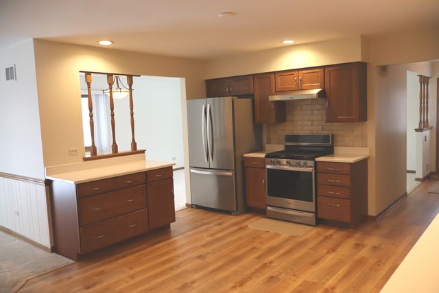 10551 EAGLE RIDGE Drive 127, Orland Park, IL 60467