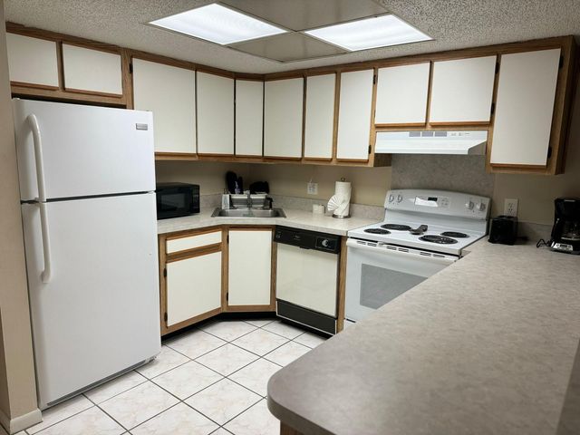 1680 Sunny Brook Lane NE J211, Palm Bay, FL 32905