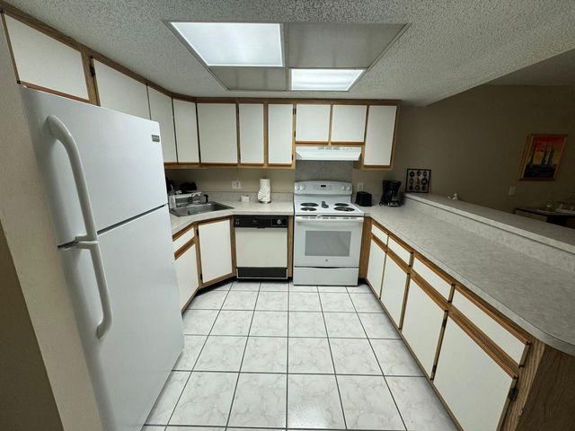 1680 Sunny Brook Lane NE J211, Palm Bay, FL 32905