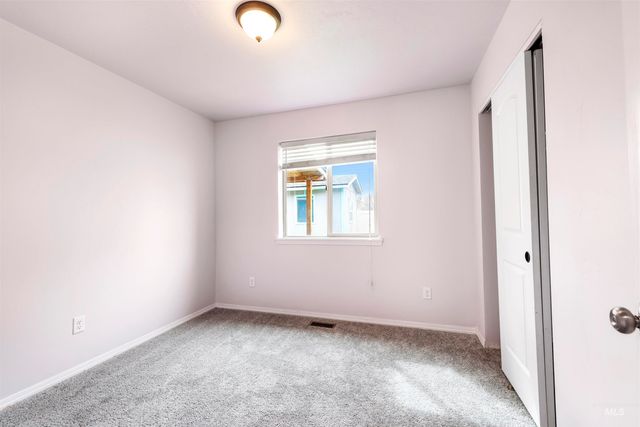 356 Watchmaker St, Twin Falls, ID 83301