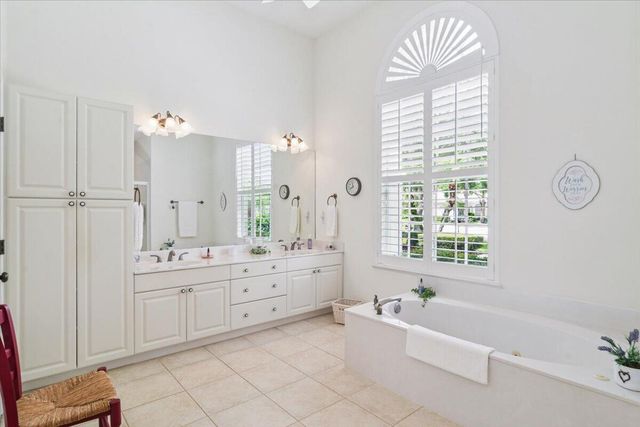8004 Links Way, Port St. Lucie, FL 34986