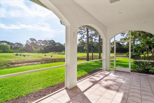8004 Links Way, Port St. Lucie, FL 34986
