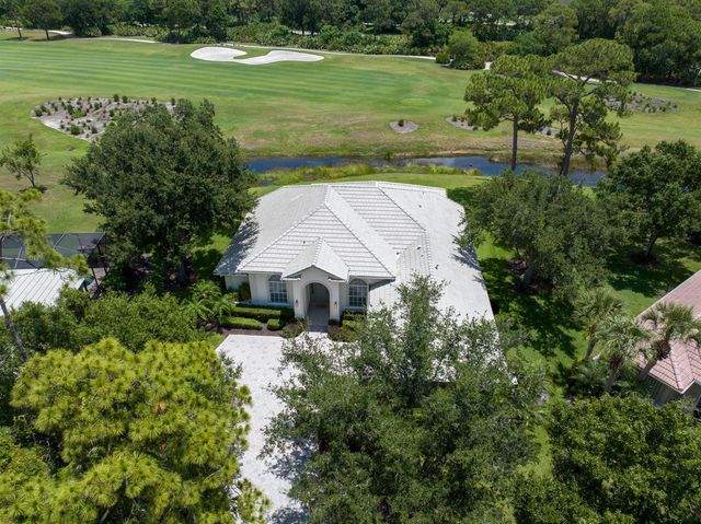 8004 Links Way, Port St. Lucie, FL 34986