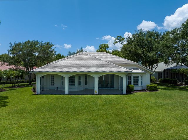 8004 Links Way, Port St. Lucie, FL 34986