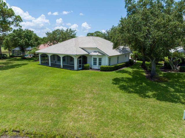 8004 Links Way, Port St. Lucie, FL 34986