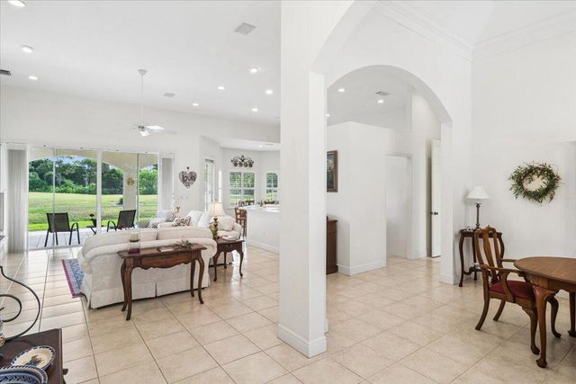 8004 Links Way, Port St. Lucie, FL 34986