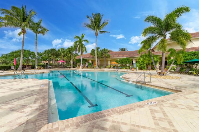 8004 Links Way, Port St. Lucie, FL 34986