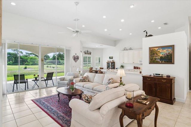 8004 Links Way, Port St. Lucie, FL 34986