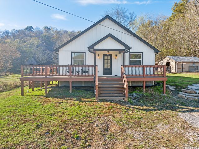 1277 Campbellsville Pike, Lynnville, TN 38472