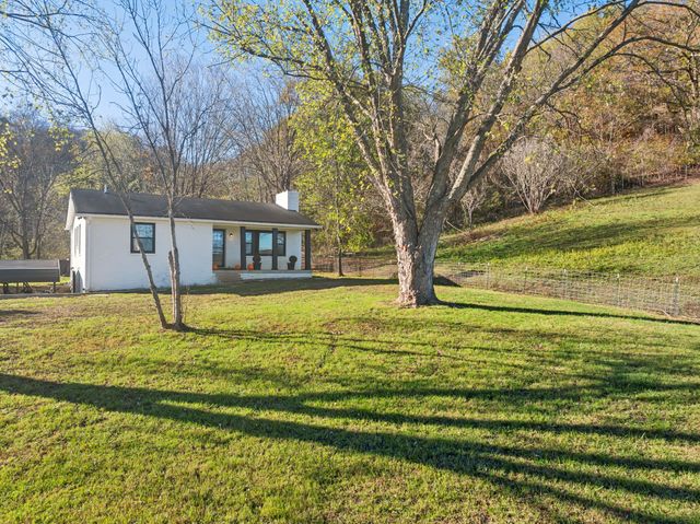 1277 Campbellsville Pike, Lynnville, TN 38472