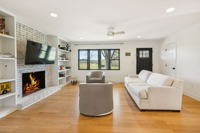 1277 Campbellsville Pike, Lynnville, TN 38472