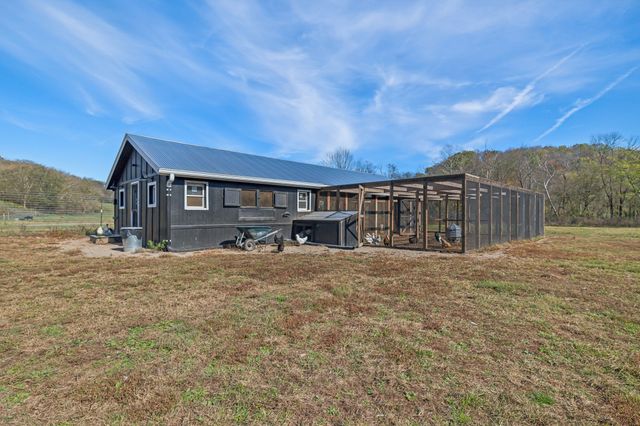 1277 Campbellsville Pike, Lynnville, TN 38472