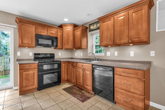 23 Oakland Mills Road, Manalapan, NJ 07726