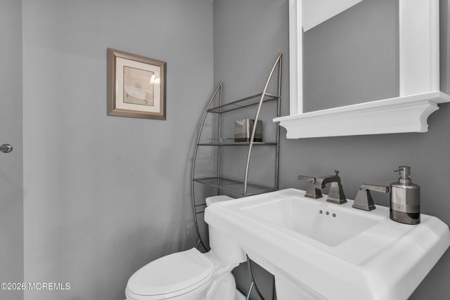 23 Oakland Mills Road, Manalapan, NJ 07726