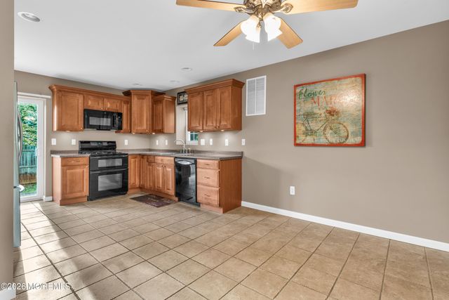 23 Oakland Mills Road, Manalapan, NJ 07726