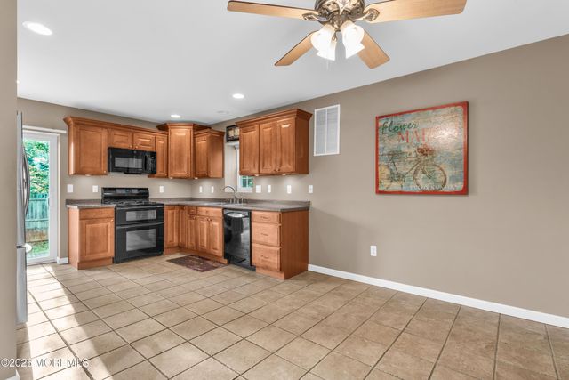 23 Oakland Mills Road, Manalapan, NJ 07726