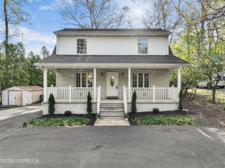 23 Oakland Mills Road, Manalapan, NJ 07726