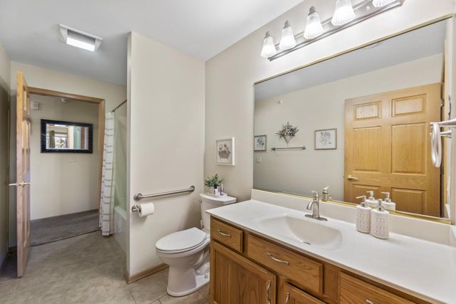 273 Oconomowoc PARKWAY, Oconomowoc, WI 53066