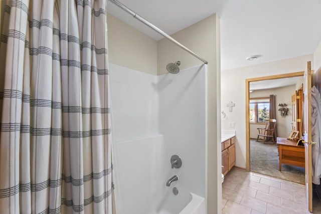 273 Oconomowoc PARKWAY, Oconomowoc, WI 53066