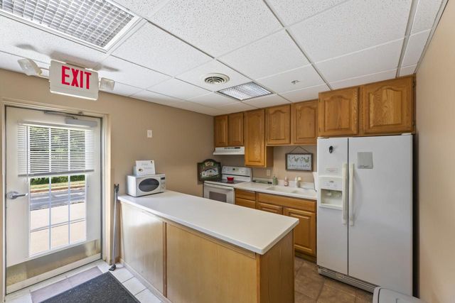 273 Oconomowoc PARKWAY, Oconomowoc, WI 53066