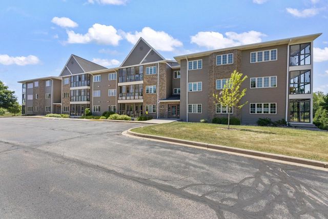 273 Oconomowoc PARKWAY, Oconomowoc, WI 53066