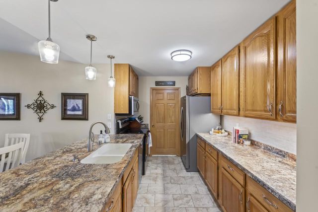 273 Oconomowoc PARKWAY, Oconomowoc, WI 53066