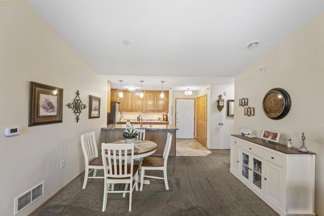 273 Oconomowoc PARKWAY, Oconomowoc, WI 53066