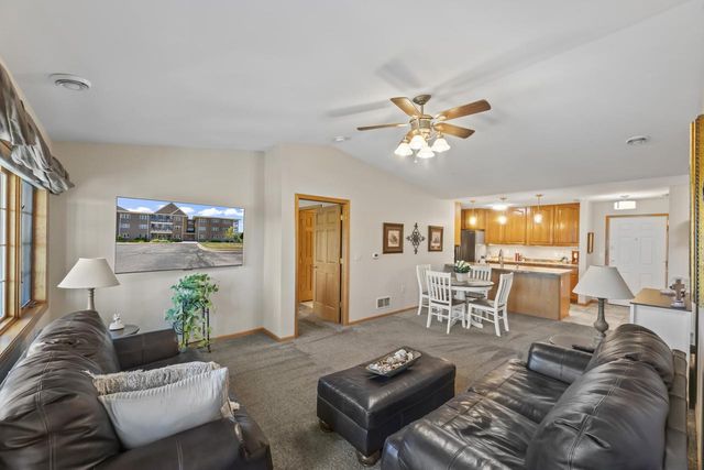 273 Oconomowoc PARKWAY, Oconomowoc, WI 53066