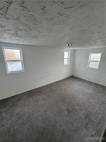 486 103rd Street, Wheatfield, NY 14304